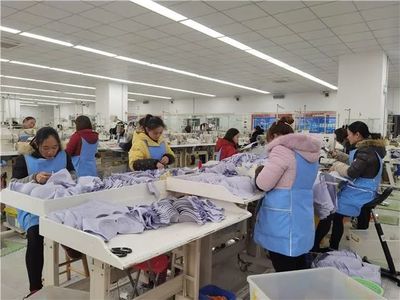 訂單激增，梁平服飾企業開足馬力忙生產